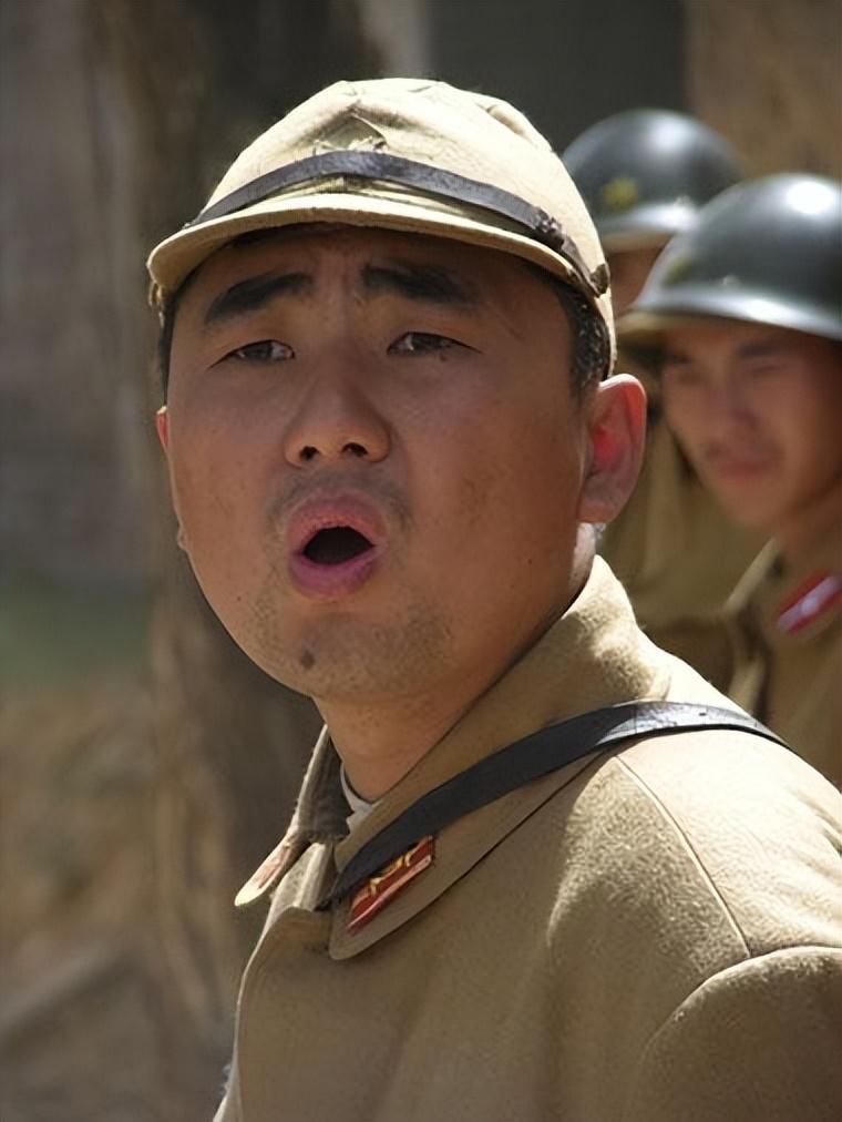 个大佐,但实际上在电视剧热播以后,他就被观众亲切地称为"猪头小队长"