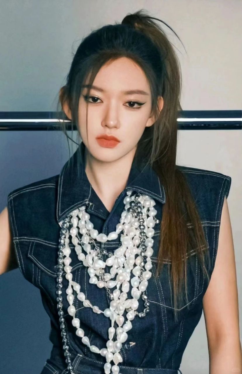 人间芭比程潇,美到犯规!  在网上看到一组程潇的照片,简直被惊艳到了!