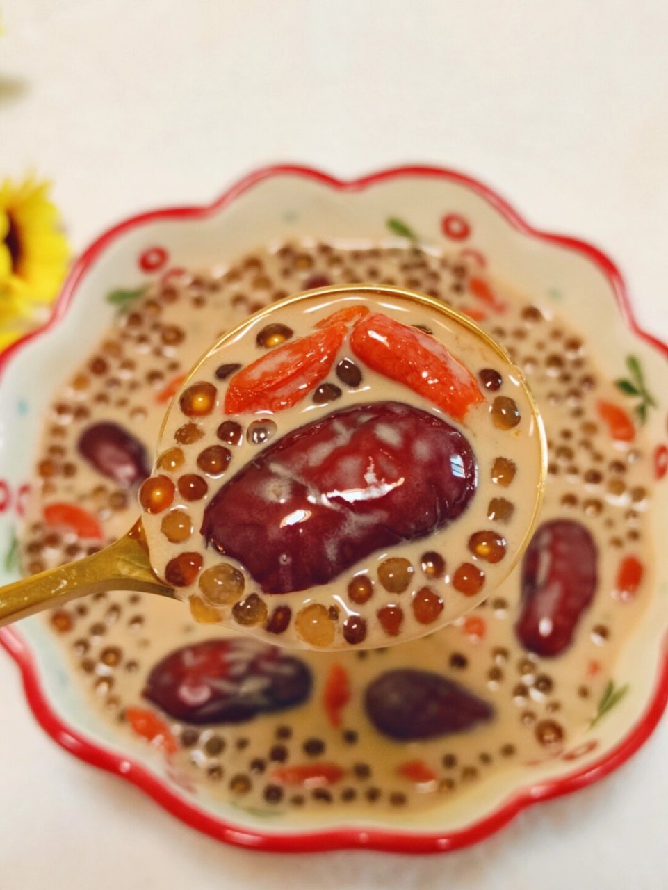 奶香浓郁超好喝  	 [红糖姜枣西米露]  食材:姜,红枣,红糖,西米,纯