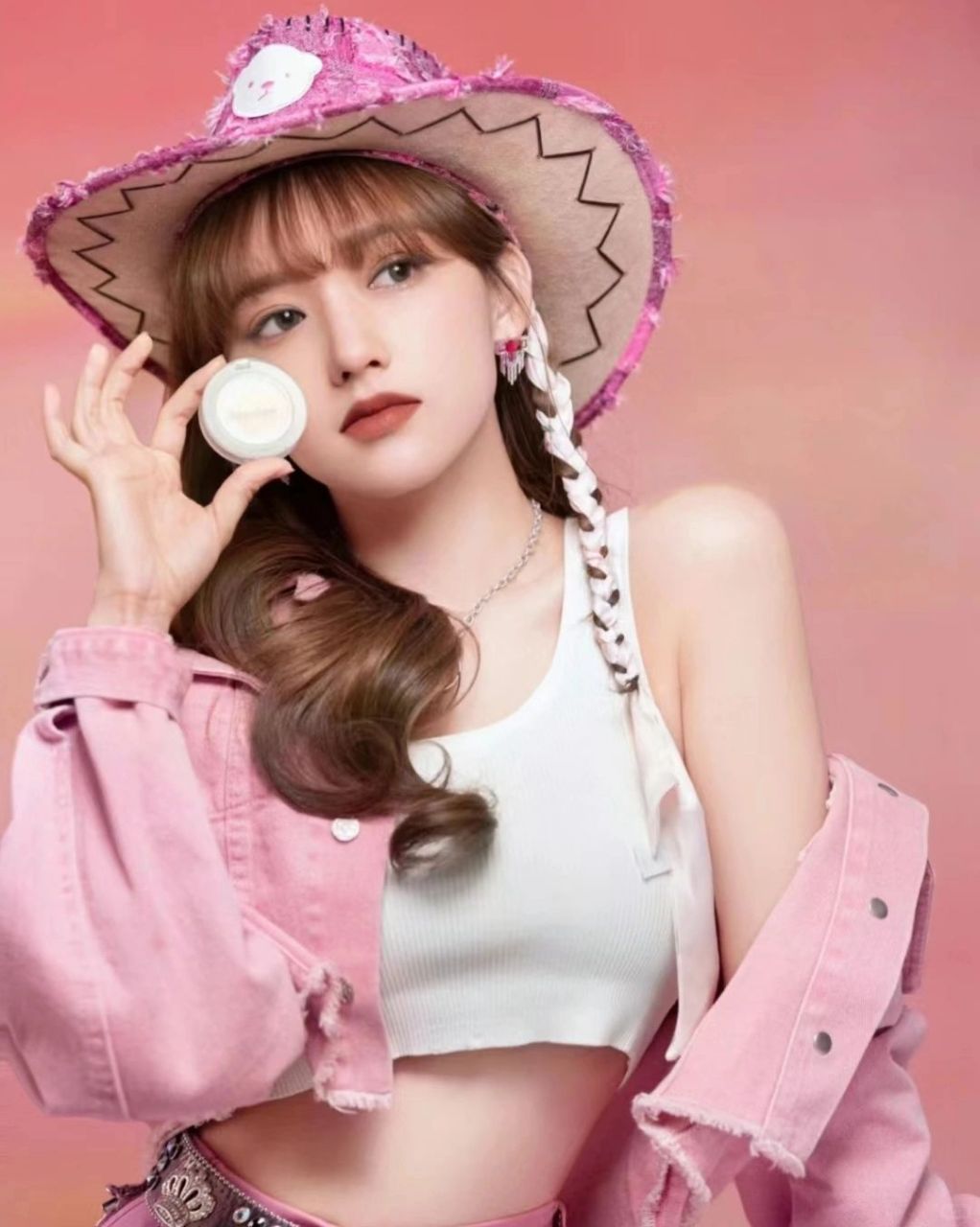 人间芭比程潇,美到犯规!  在网上看到一组程潇的照片,简直被惊艳到了!