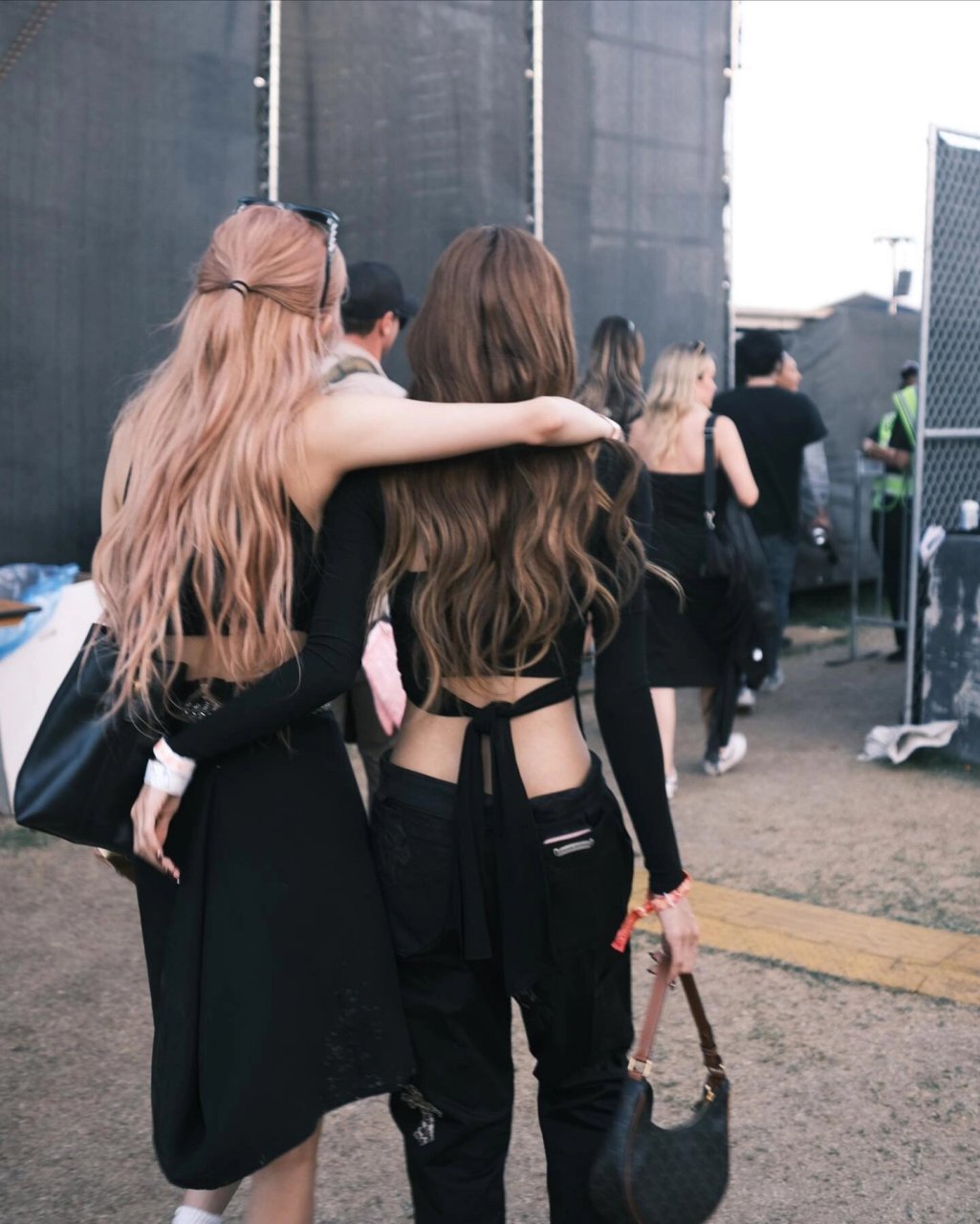 lisa&rose科切拉私服,两人都穿的又美又辣  我是一个lisa和rose的粉丝