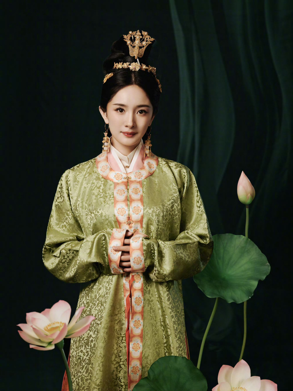 时尚穿搭# #女明星怎么穿# 杨幂河南卫视春晚带来古装美人造型,从