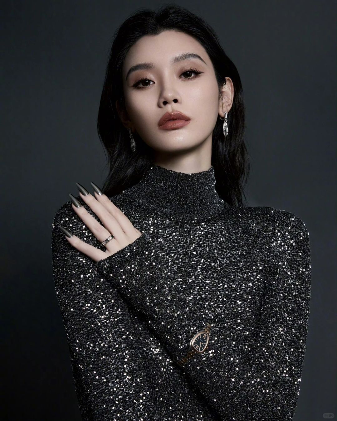 微博之夜真是星光璀璨,而奚梦瑶的造型无疑成为了其中的一大亮点.