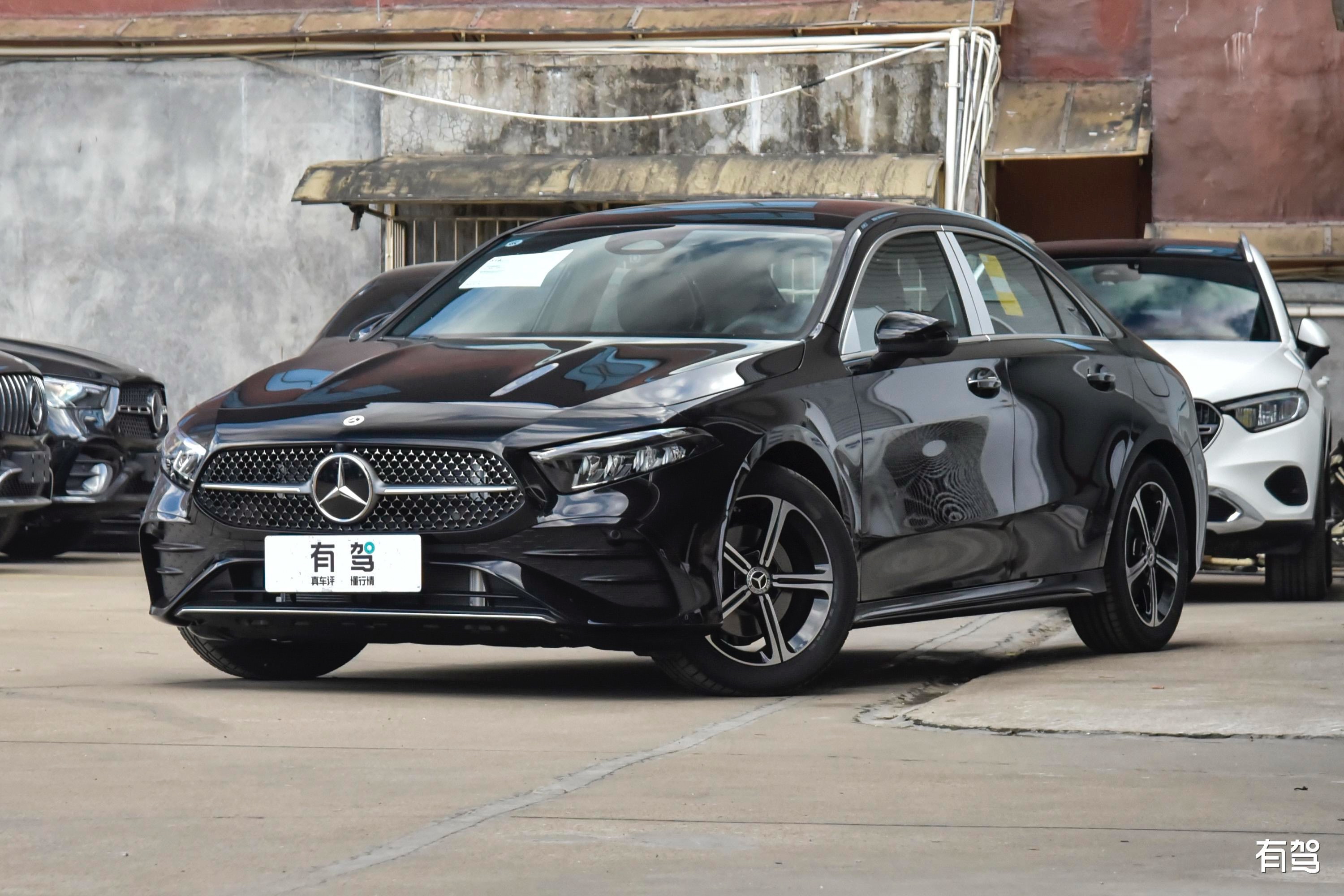 暴降9万,跌至13万多,妥妥"性价王",月薪3500也能开上奔驰