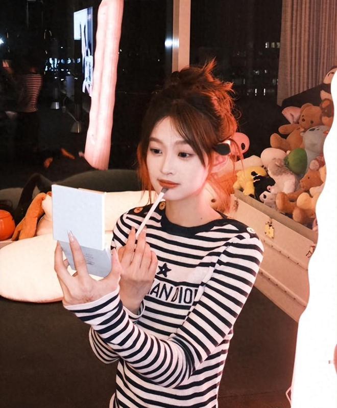 网红小羽与王思聪的新恋情疑曝光,网友热议不断