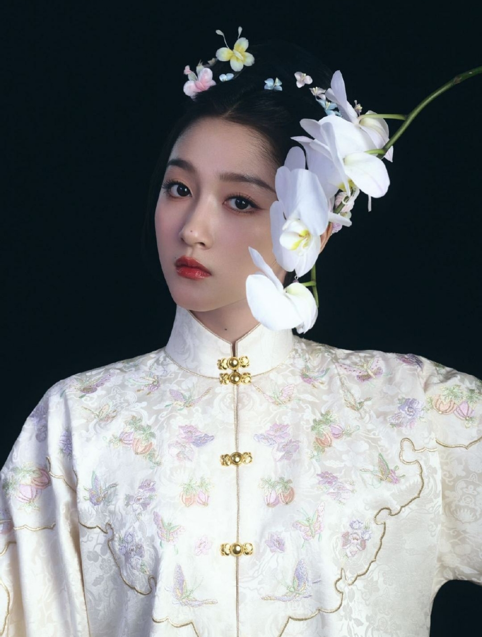 关晓彤明制汉服,关晓彤 彤姐第五次登上春晚,这次身穿明制马面裙给