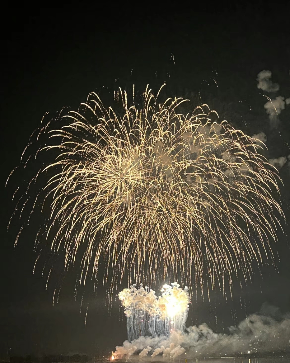 遂宁圣平岛烟花秀你看了吗?请你看烟花