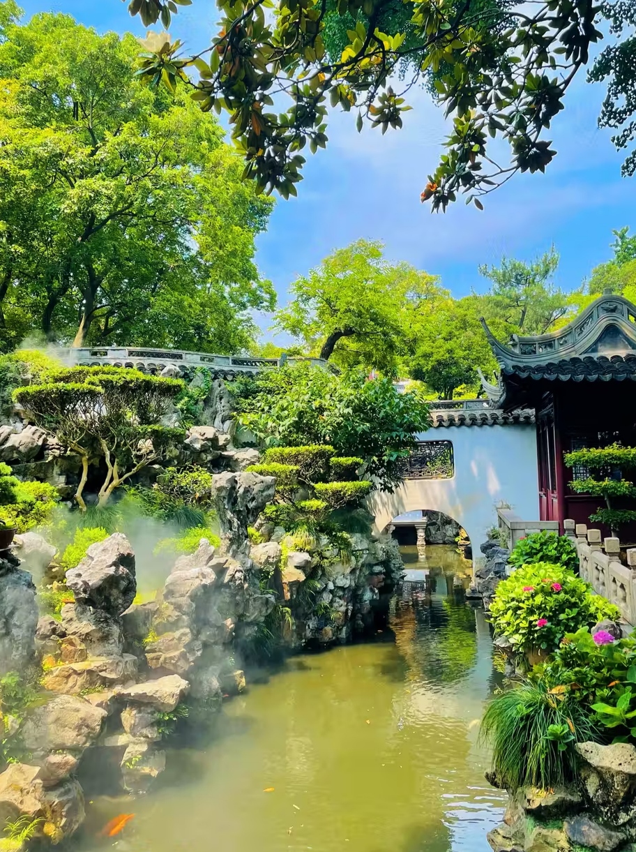 上海黄浦豫园,位于上海市黄浦区,是上海著名的古典园林之一,同时也是