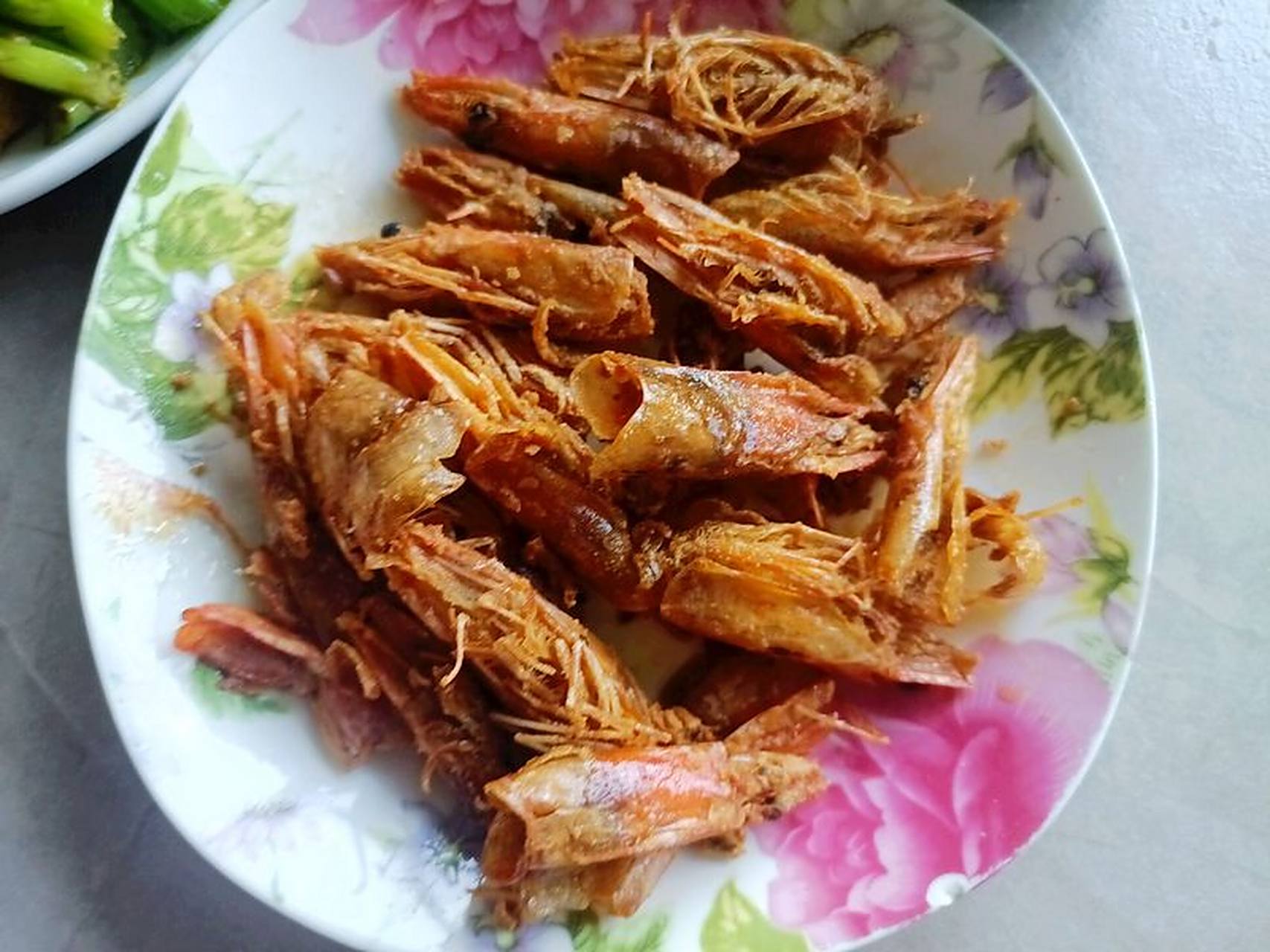 首先是那道香脆的炸虾头,外酥里嫩的口感简直让人欲罢不能.