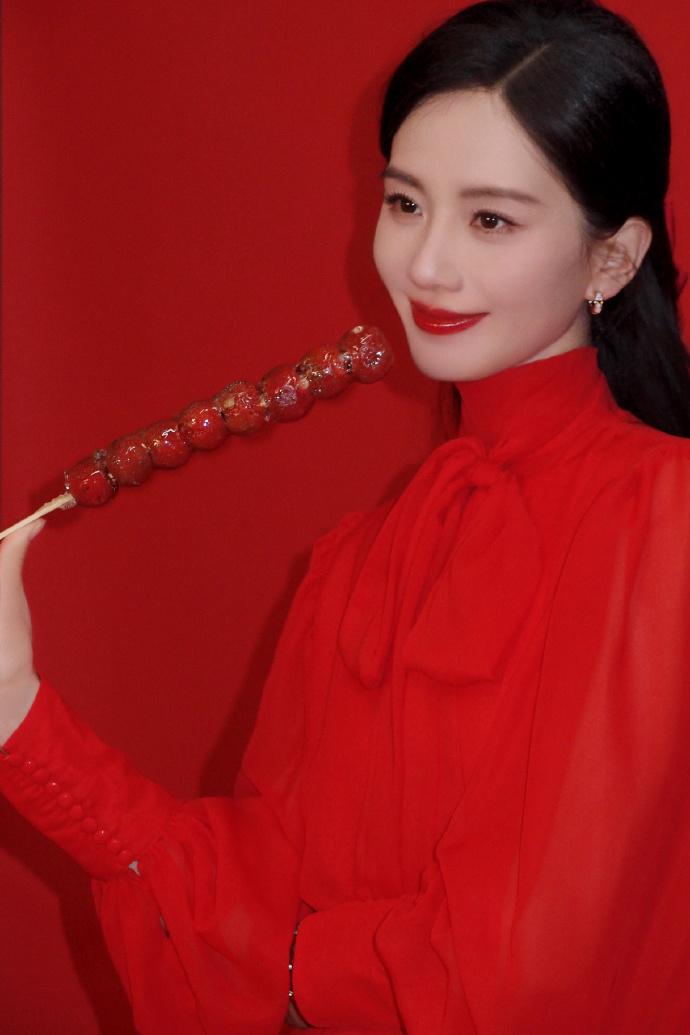 来看看美女明星的红衣之美 刘诗诗