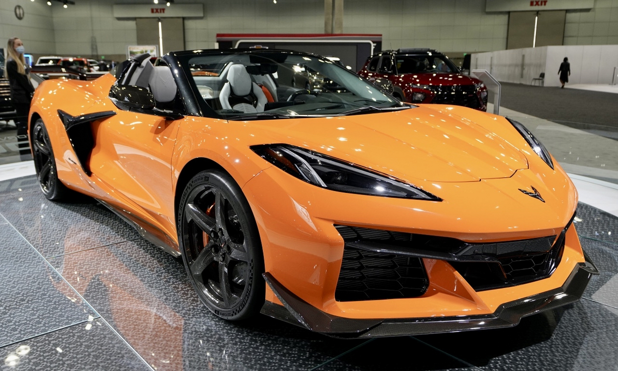 雪弗兰超跑科尔维特,橙色车身,犀利外观,比兰博基尼好看,比法拉利动感