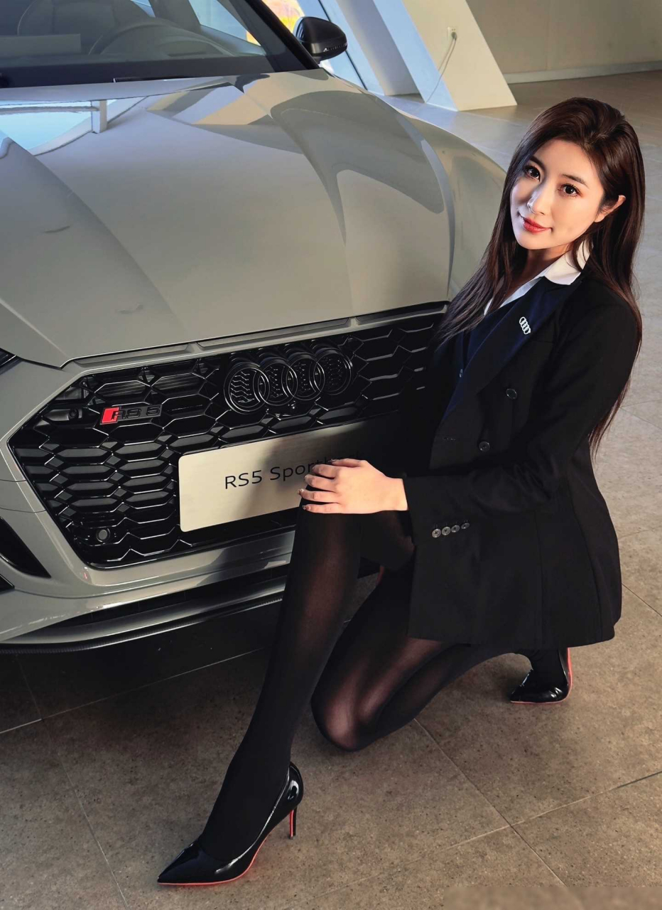 奥迪女销售:"驾驶极致享受,从这里开始!