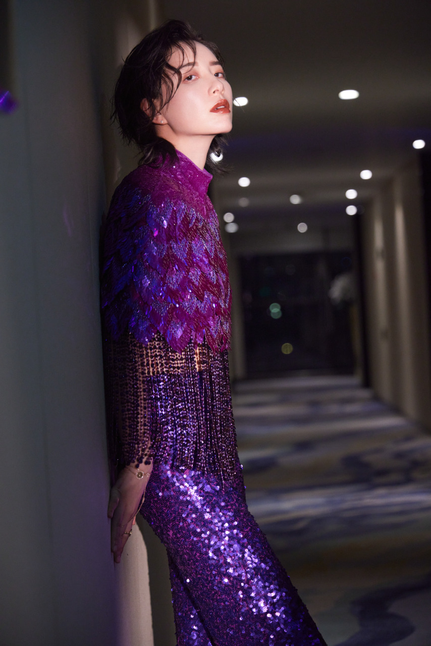 时尚穿搭# #女明星# 李斯丹妮新年新造型,轻熟风,美极了.