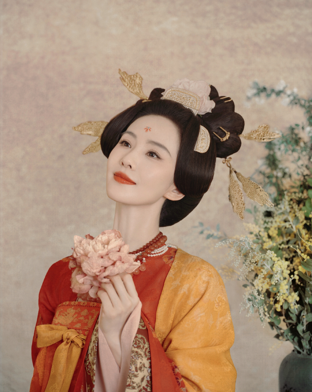 刘诗诗春晚唐装造型来了,古典又优雅!