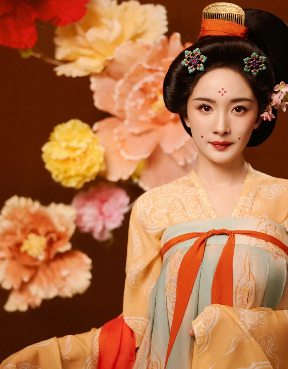 杨幂今晚这三套古装造型都好惊艳,一个是唐装,一个是宋代仕女造型
