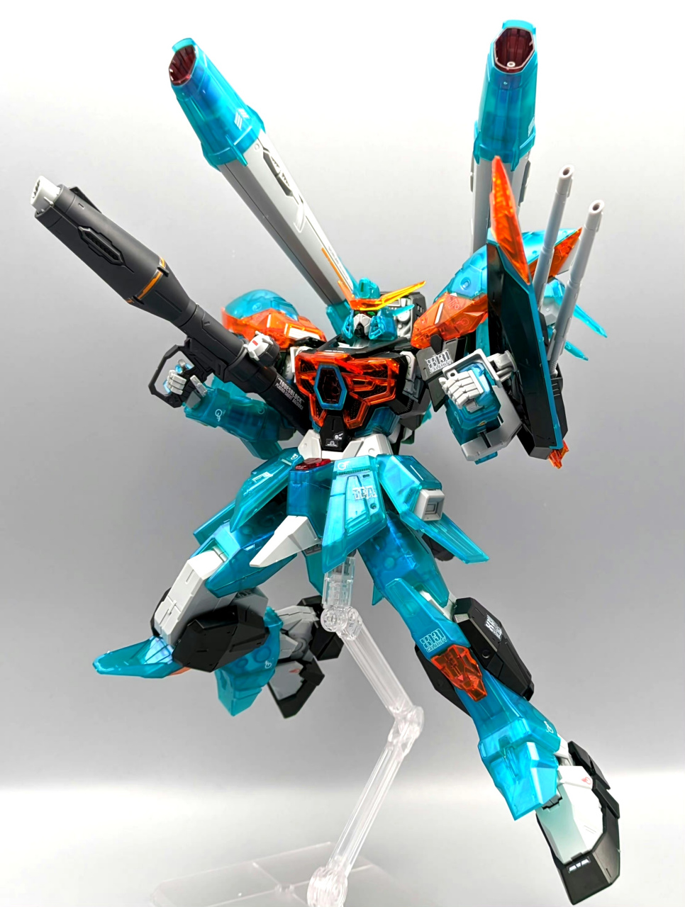 模型欣赏:机动战士高达seed 活动限定 fm 灾厄高达 透明彩色版,透明外