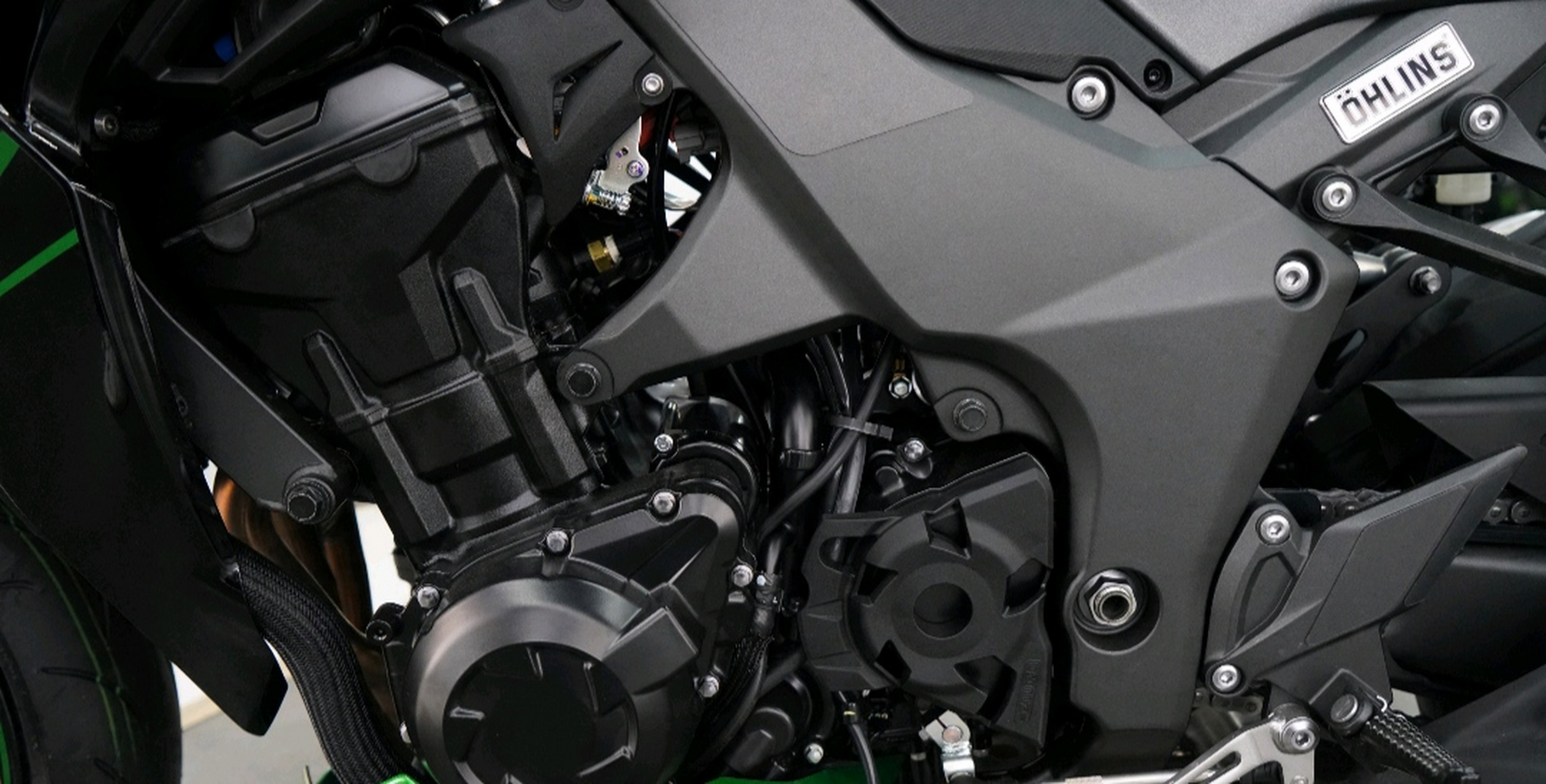 最终选择取决于个人喜好和预算.[原文:川崎z1000与宝马s1.