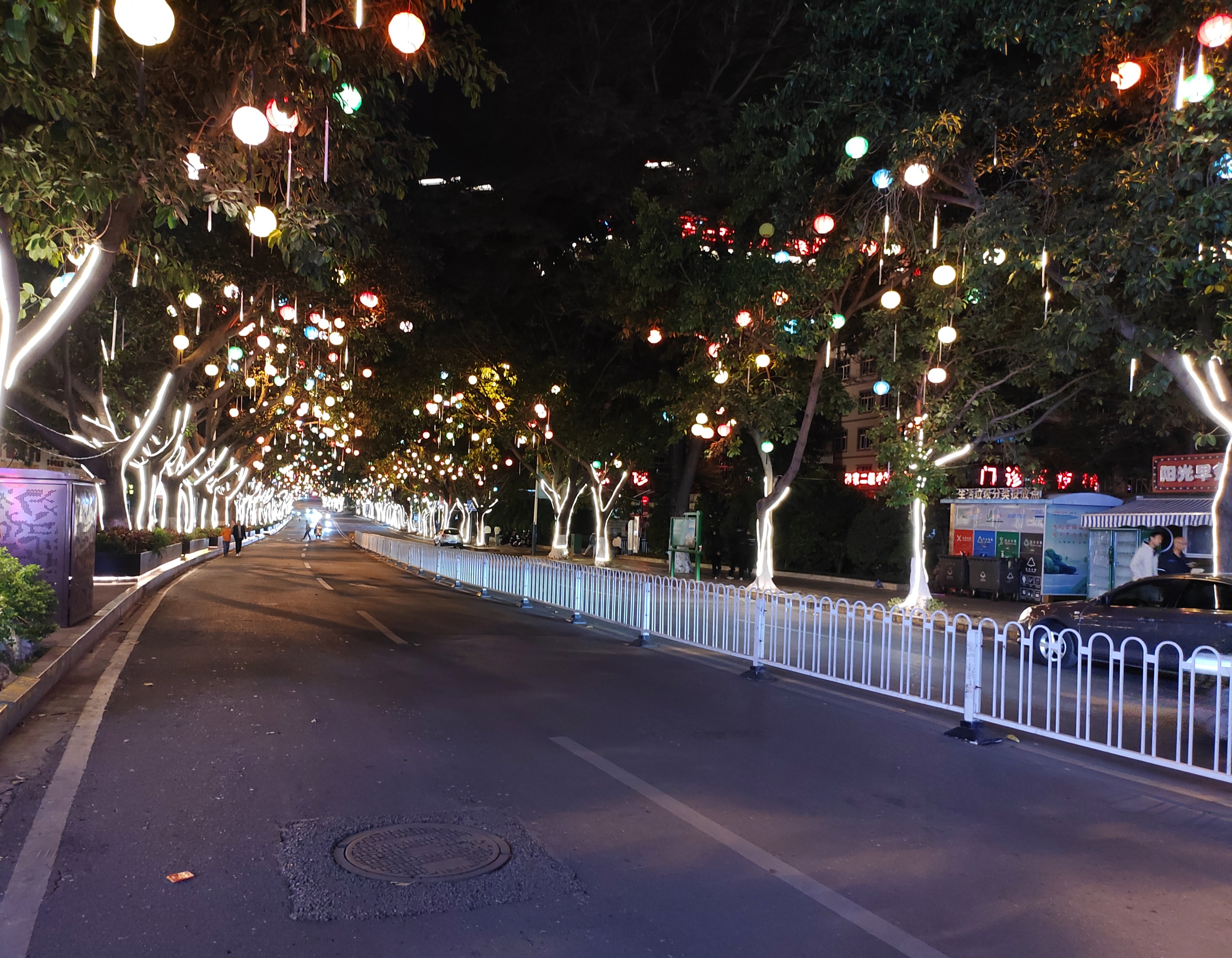 大年三十夜的攀枝花仁和步行街