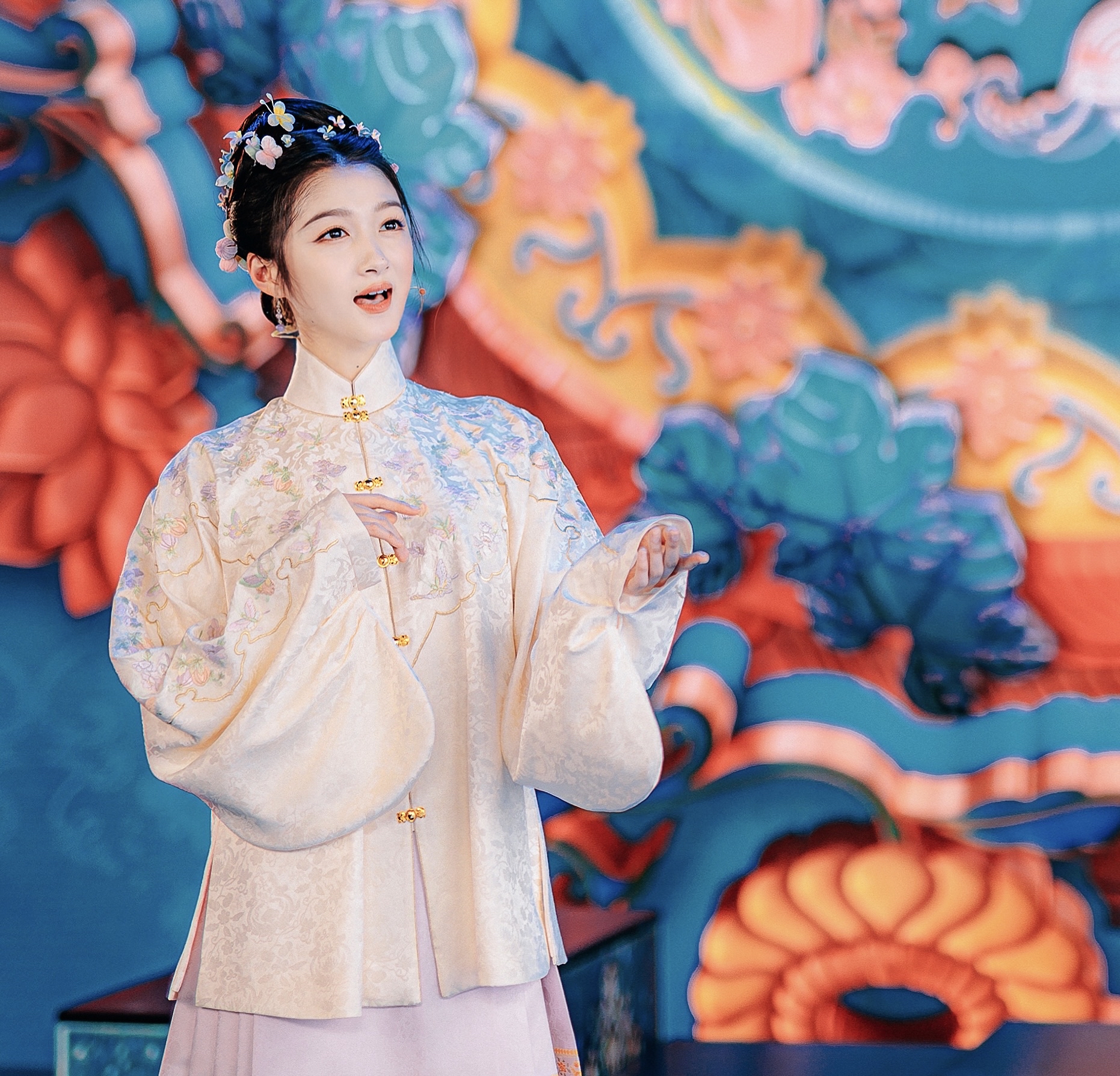 春晚最佳《年锦》:刘涛刘诗诗美得端庄,李沁关晓彤温婉大气