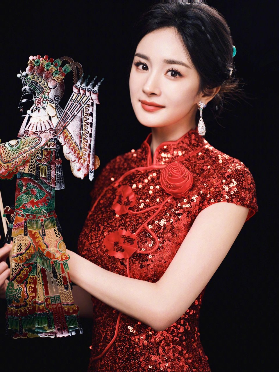 gettiebalist杨幂春晚造型,穿旗袍的幂姐真的美,衬出玲珑身材,期待她