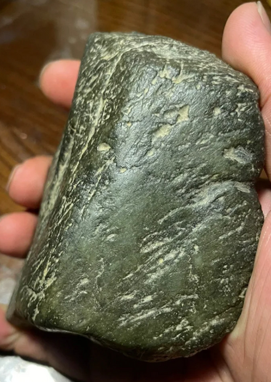 点击头像看直播# #翡翠原石#460克,老坑莫西沙大象皮,皮壳相当老辣