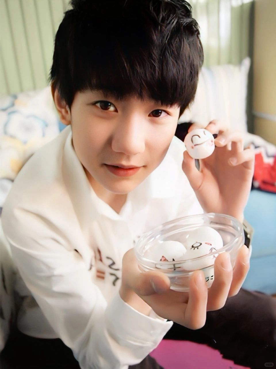 星光璀璨,唯爱王源!  我看到了王源小时候的照片,真的是被他萌到了.