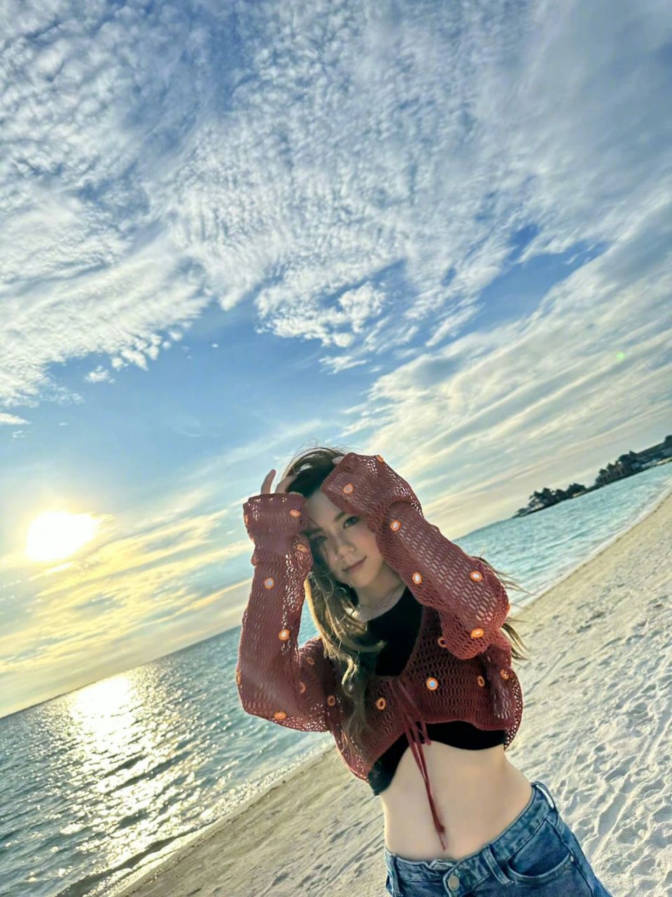 邓紫棋海边大片,浪漫超越大海!