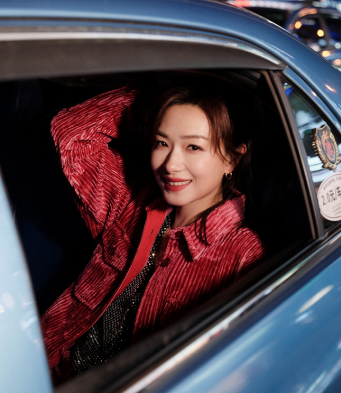 出现在春晚长沙分会场的万茜,今天的口红色号是辣妹子!