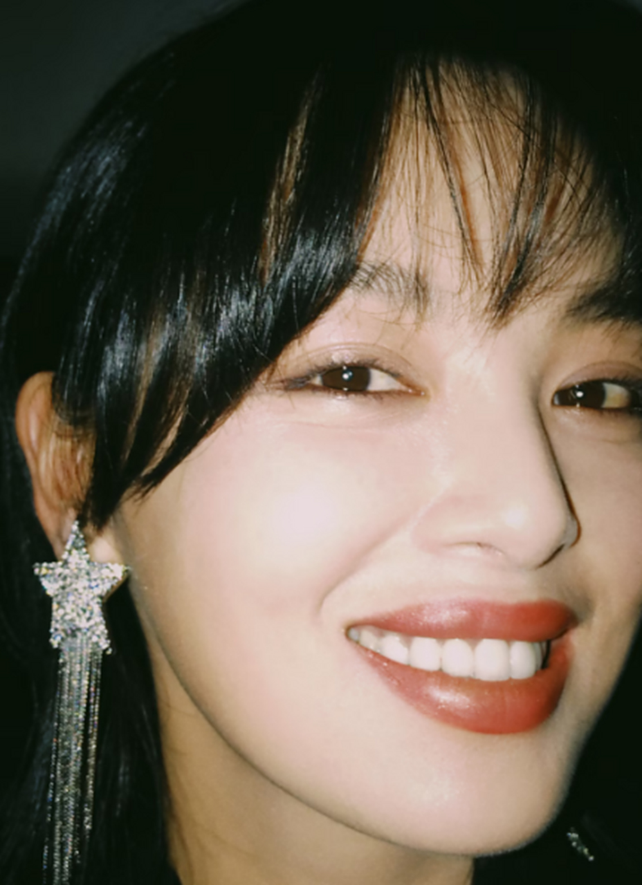 辛芷蕾的丰唇其实是有科技狠活的加持的!