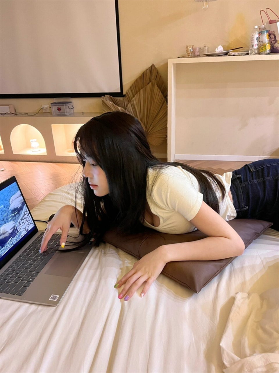 室内自拍怎么拍  想要拍出更有氛围感的日常照吗?