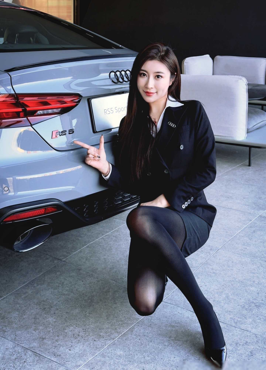 奥迪女销售:"驾驶极致享受,从这里开始!
