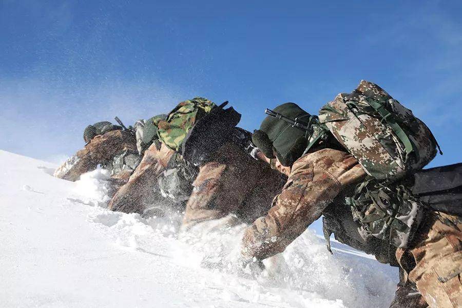 热点引擎计划# 模糊不清的的几张边防军人照片,看哭多少人!