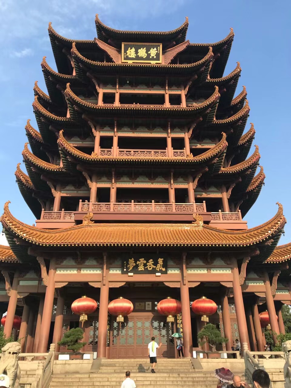 江南三大名楼之一的黄鹤楼位于哪里