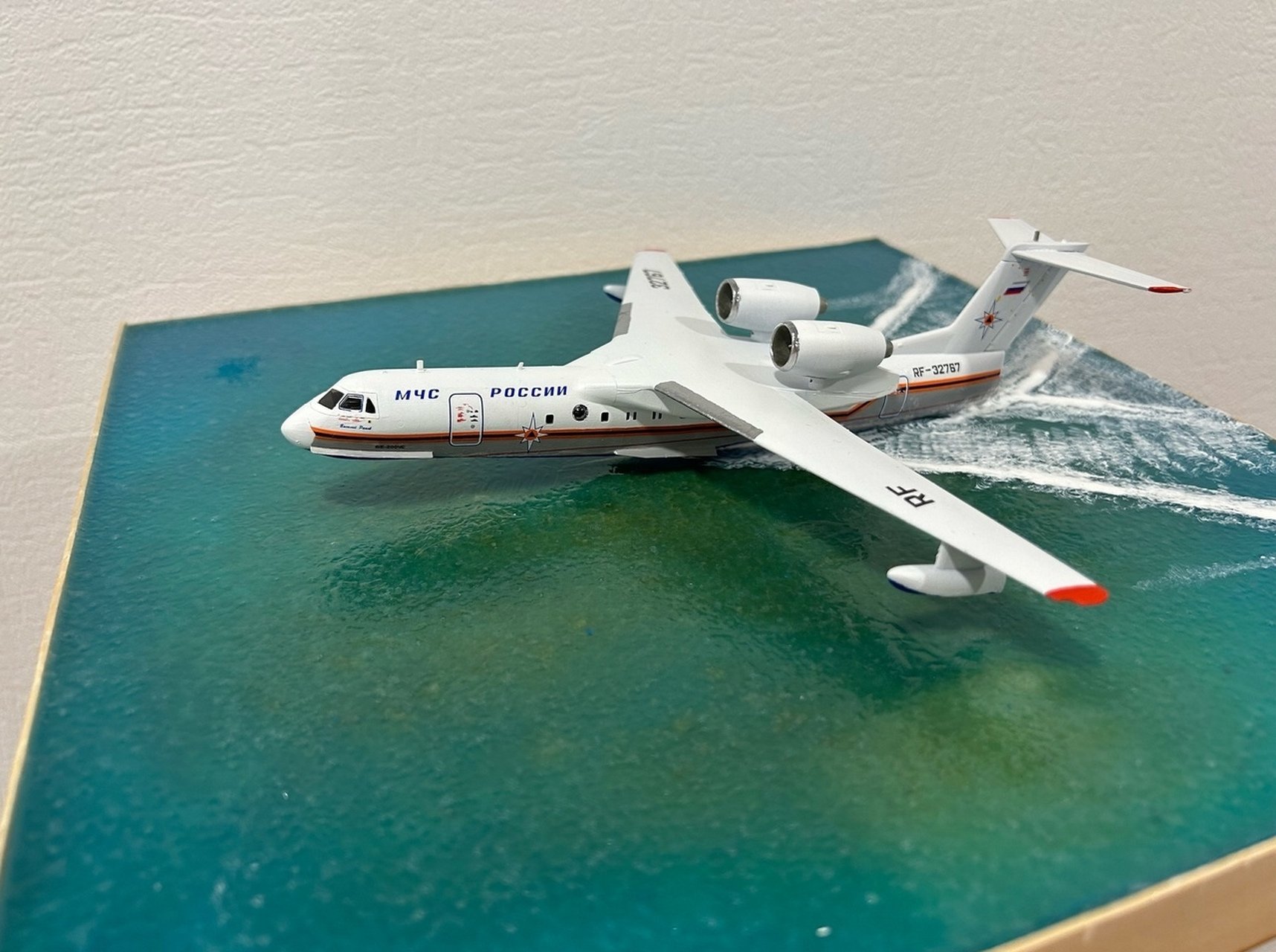 军模欣赏:zvezda 1/144 别-200es水上飞机,该机是俄罗斯装备的一型