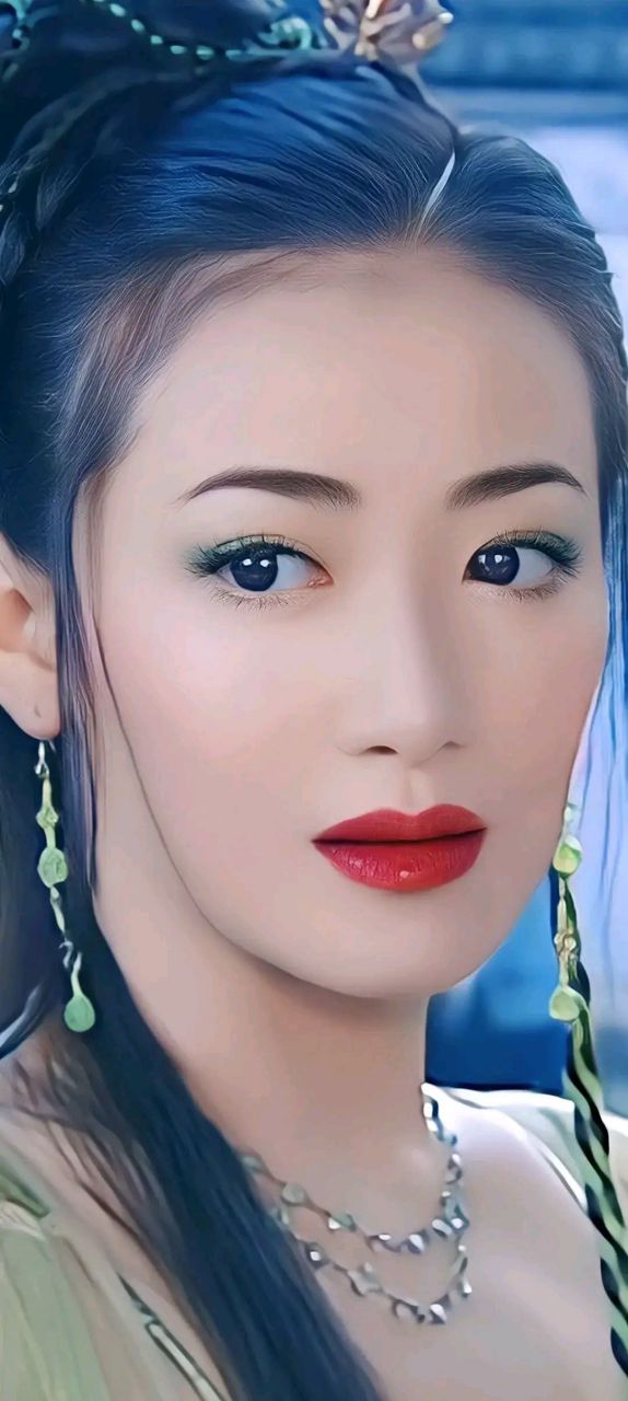 若把所有与《白蛇传》有关的影视剧中由不同演员饰演的小青进行对比的