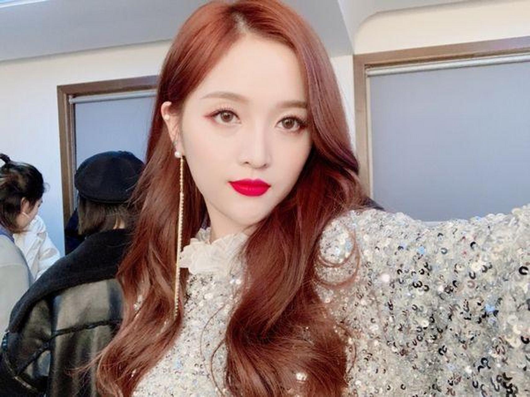 新年宣娜发糖96吴宣仪苞娜聊天记录曝光,女孩子的感情真好.