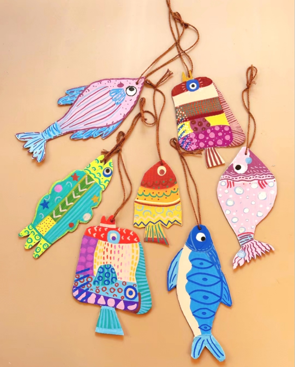 年年有鱼吃 过年就要有鱼有肉,今天我带大家利用旧纸板改造年味"鱼干"