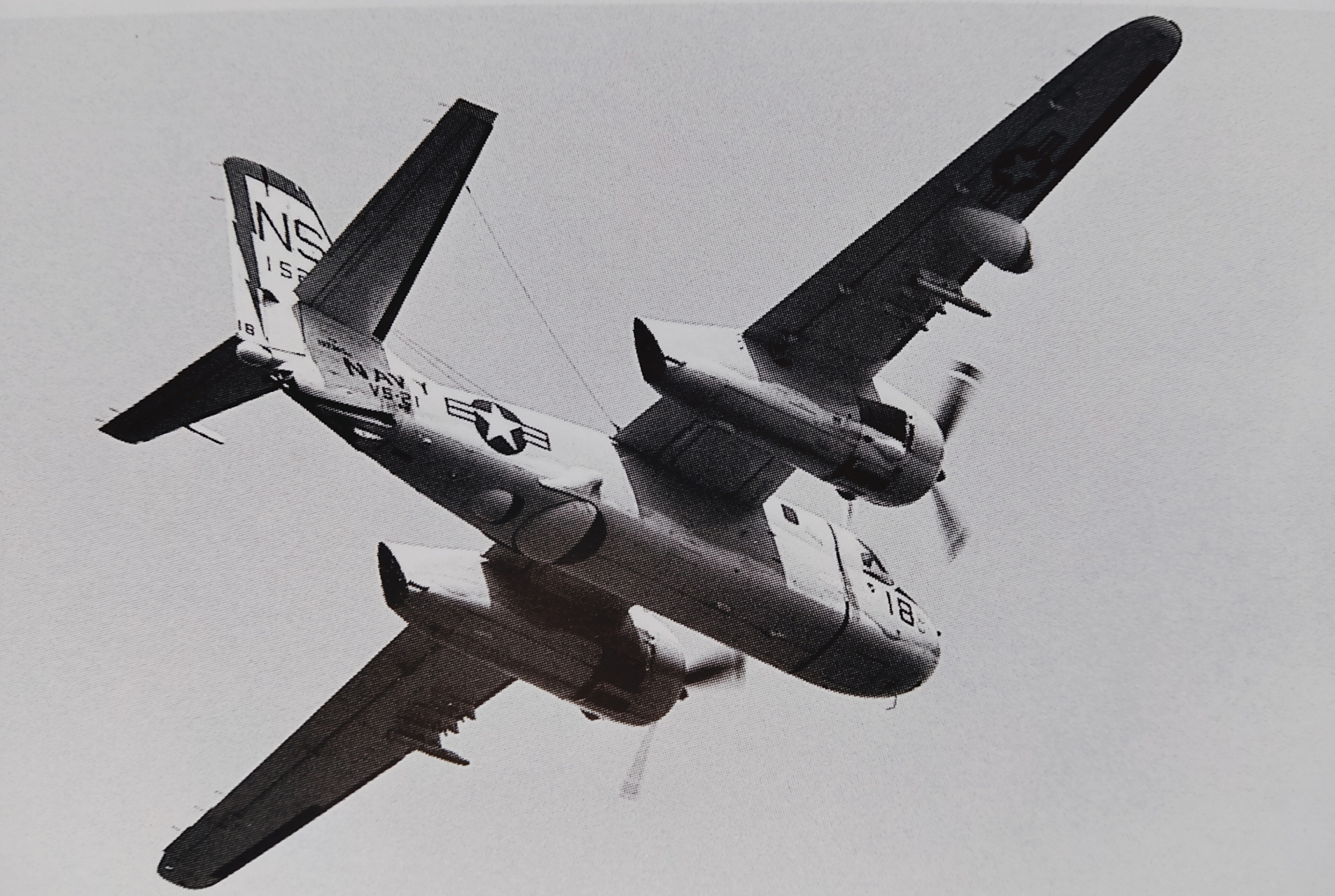 飞行器欣赏:美国海军 e-1舰载预警机,该是美国格鲁门公司研制的双