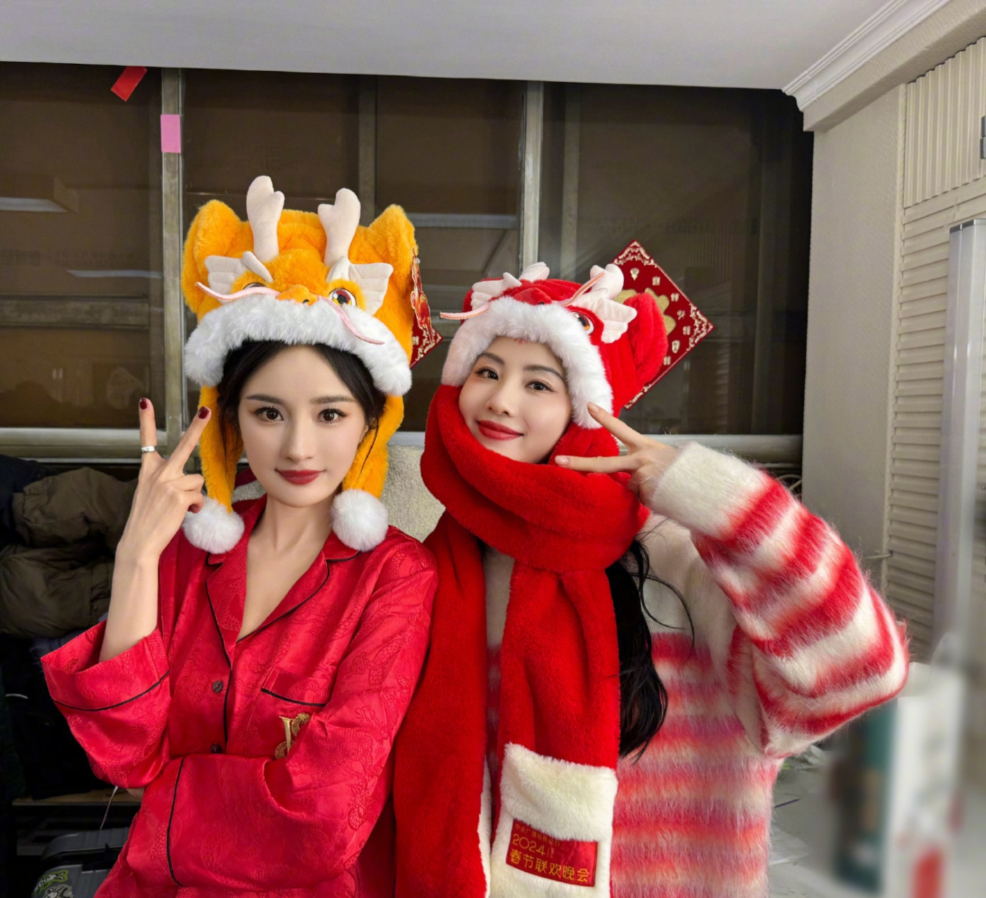 杨幂刘诗诗在春晚后台合照了,诗幂cp又发糖啦!又上大分了!