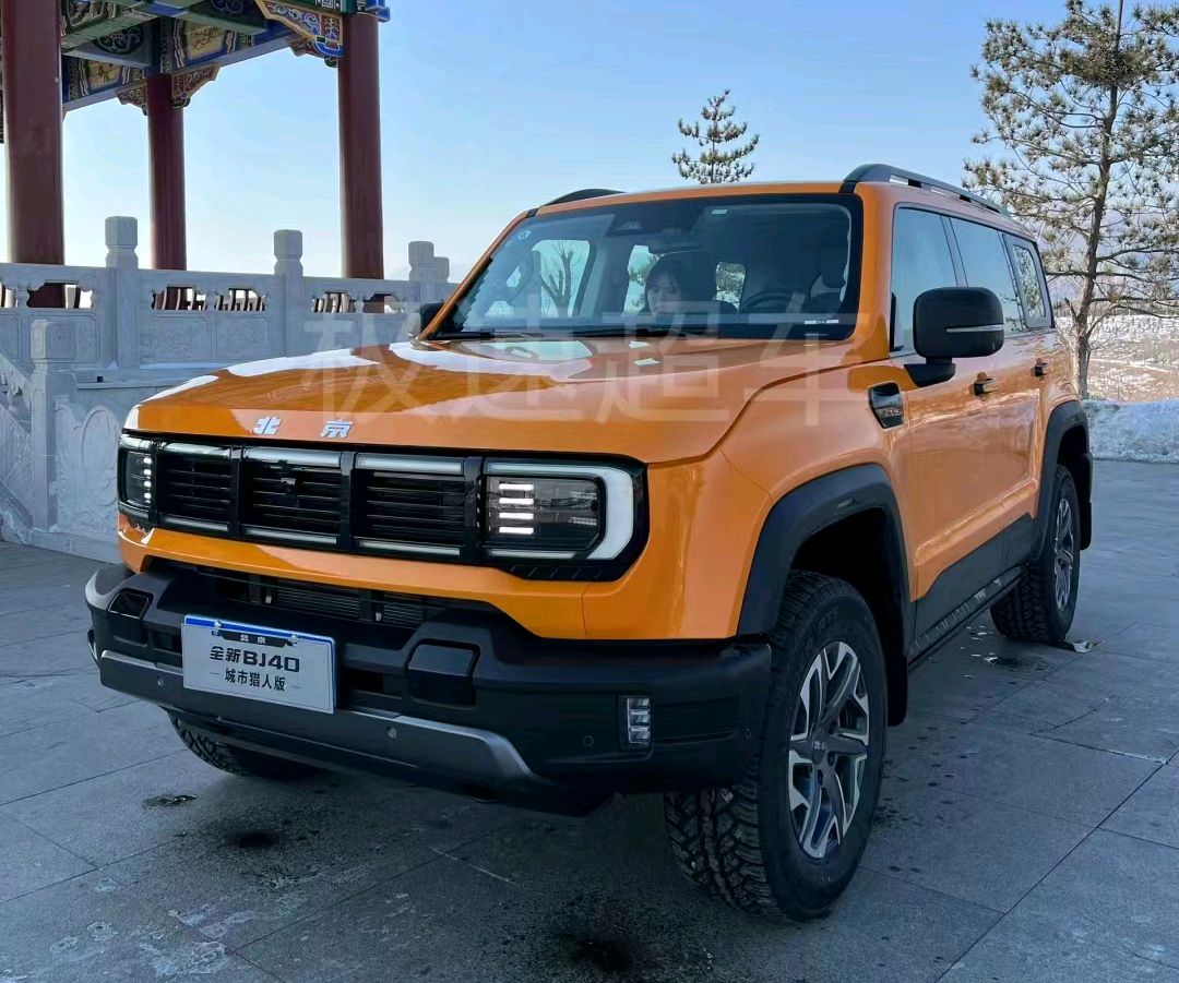 国产硬派越野车,新款北京bj40越野车,正以其卓越的性能和强悍的四驱