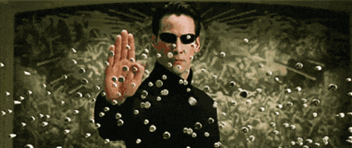 《黑客帝国》里的基努里维斯算是古早荧屏男神流行文化的跨世纪碰撞