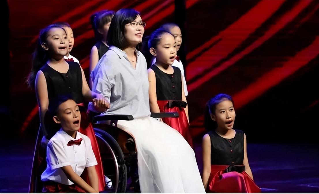 张丽莉:为救学生,双腿被截肢,获捐款1000多万,12年后怎么样了