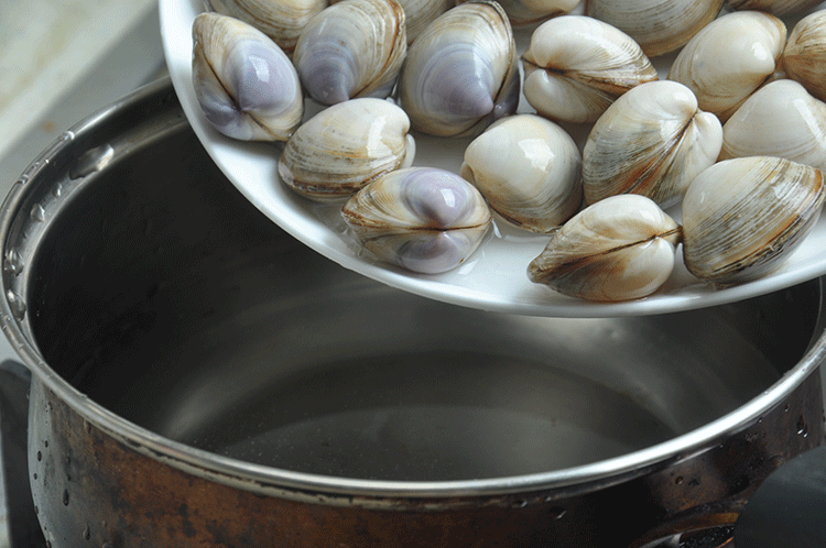 奶香浓郁,味道独特,做法简单的白汁青蛤,内附白汁做法!
