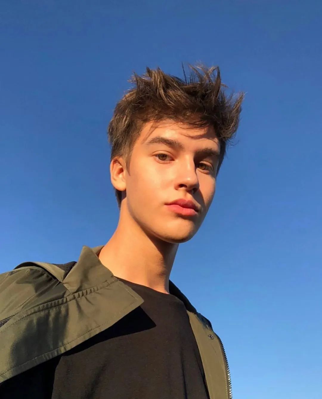 小小帅哥一枚,颜值逆天惊雷,可盐可甜他是谁?