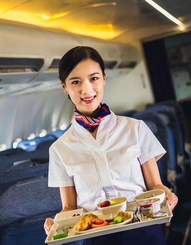 飞机上的这4样东西都是免费的,乘客不主动要求,空姐不会告诉你