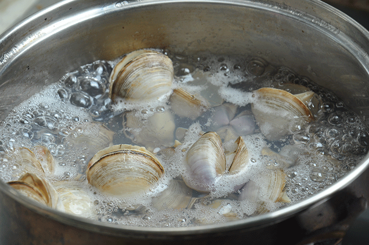 奶香浓郁,味道独特,做法简单的白汁青蛤,内附白汁做法!