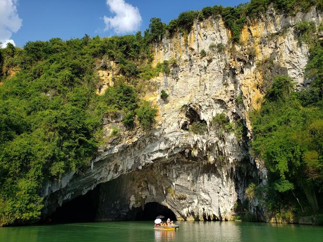 广西巴马县百鸟岩旅游景点简介