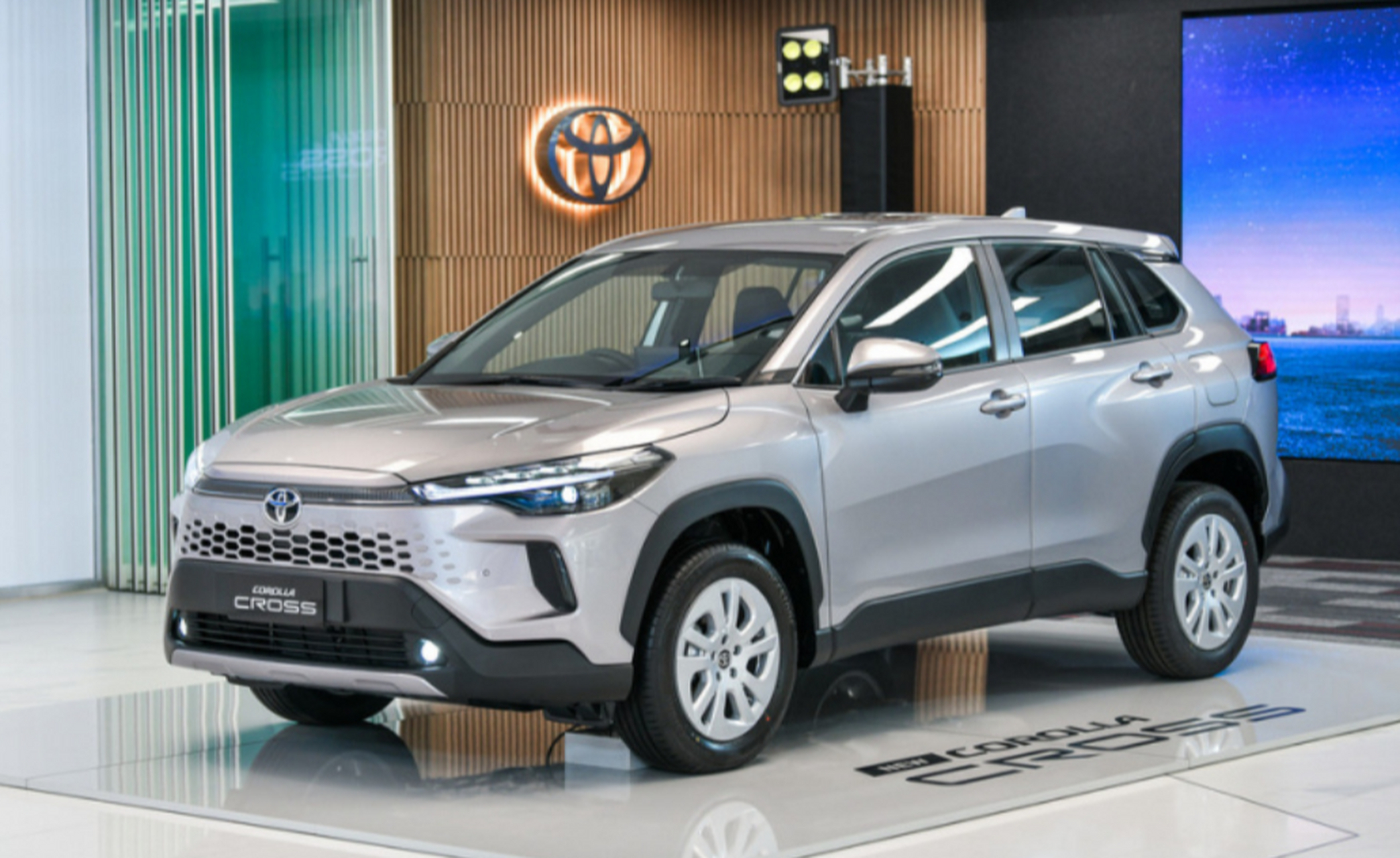 丰田卡罗拉cross震撼上市!超凡颜值,内饰升级;1.