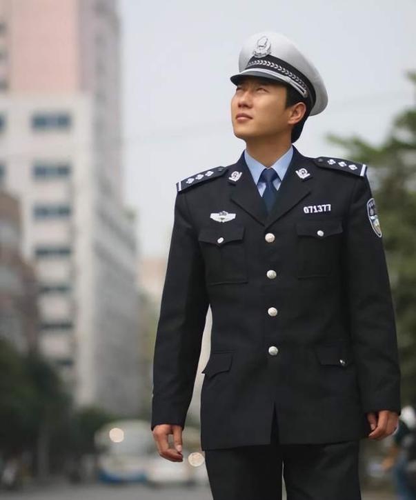 回顾停播五年那个挽救无数司机的网红交警谭乔却挽救不了自己