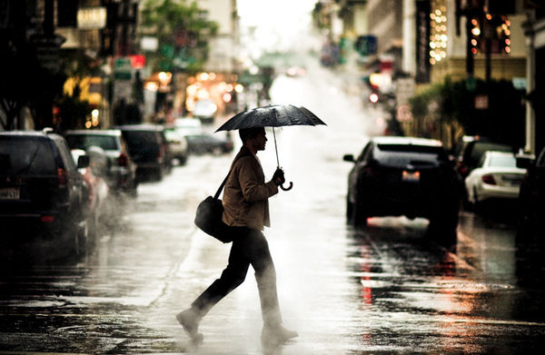 美国26岁女大学生泪洒纽约街头:找不到工作!网友:我也一样